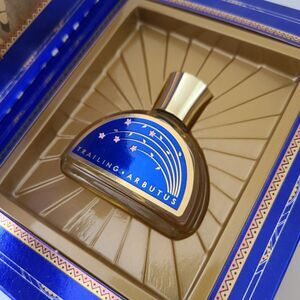 vintage 1983 avon trailing arbutus bottle decanter full .5oz